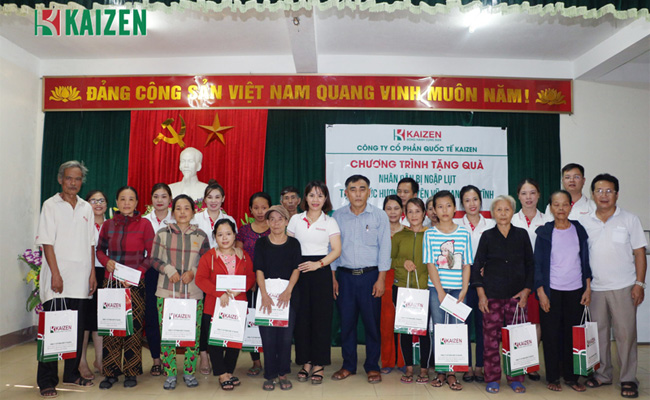 Kaizen brings joy to people in flood areas in Duc Huong commune